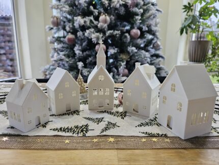 Kalėdinis švieselių miestelis (6 vnt.) – 3D spausdinti namukai su laikmačiu